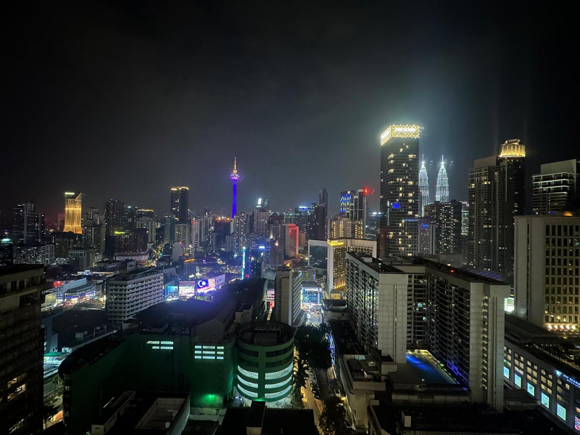 The Axon Suites Bukit Bintang Klcc By Skyscraper Куала-Лумпур Экстерьер фото